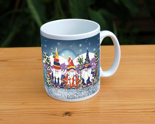 Three simple and colourful gnomes standing side by side. Only their round noses are visible as they all have long white beards and hair reaching nearly to their feet, and large hats pulled down over their eyes. The middle gnome is dressed in a red coat and hat, the outer two in dark blue. All are partially covered in snow and all carry an ivy-covered staff. Behind them are two large purple toadstools. Snow is falling and lies on the ground in front of them.